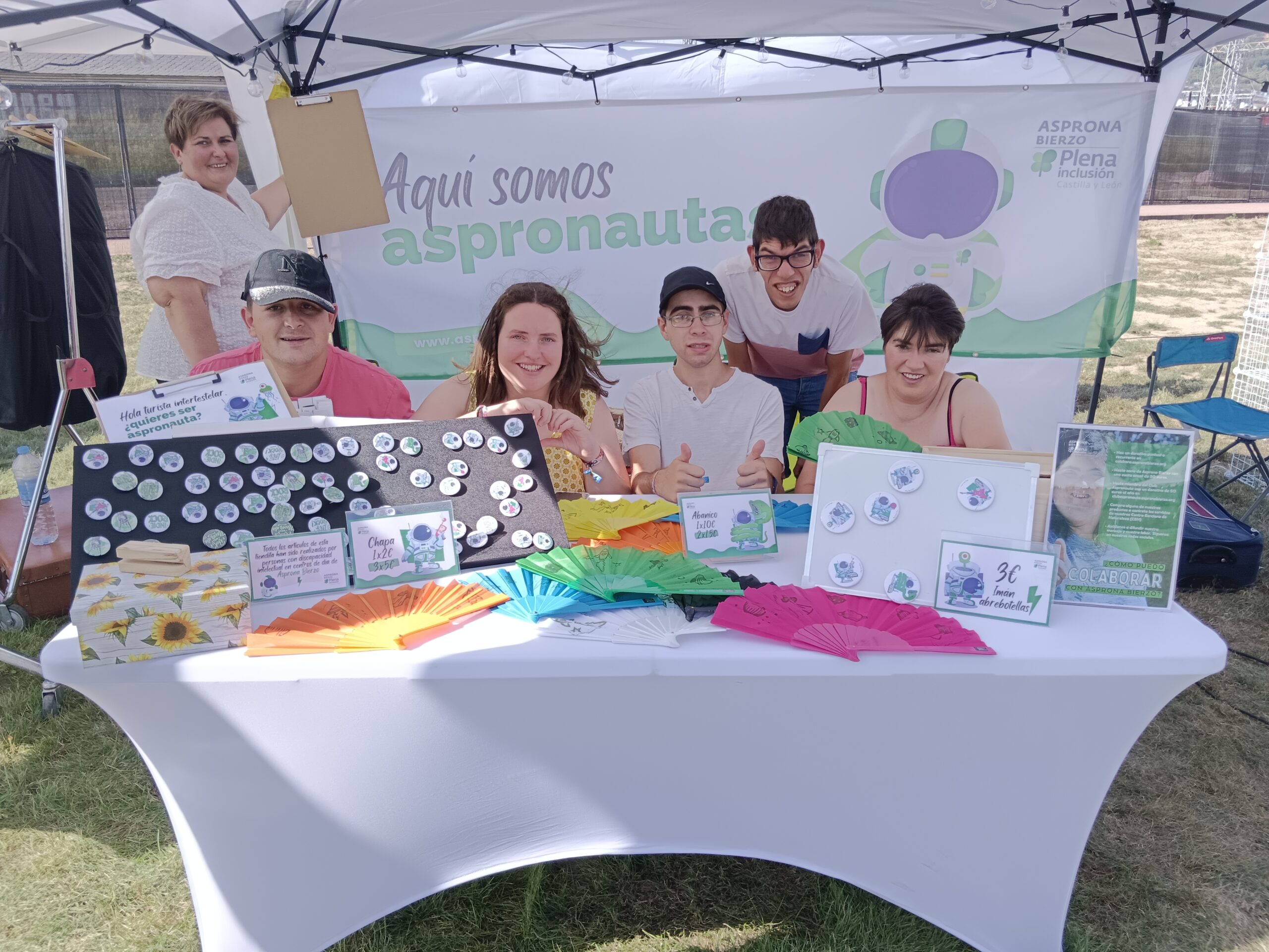 El viento no consiguió desanimara en absoluto a nuestro equipo de voluntarios