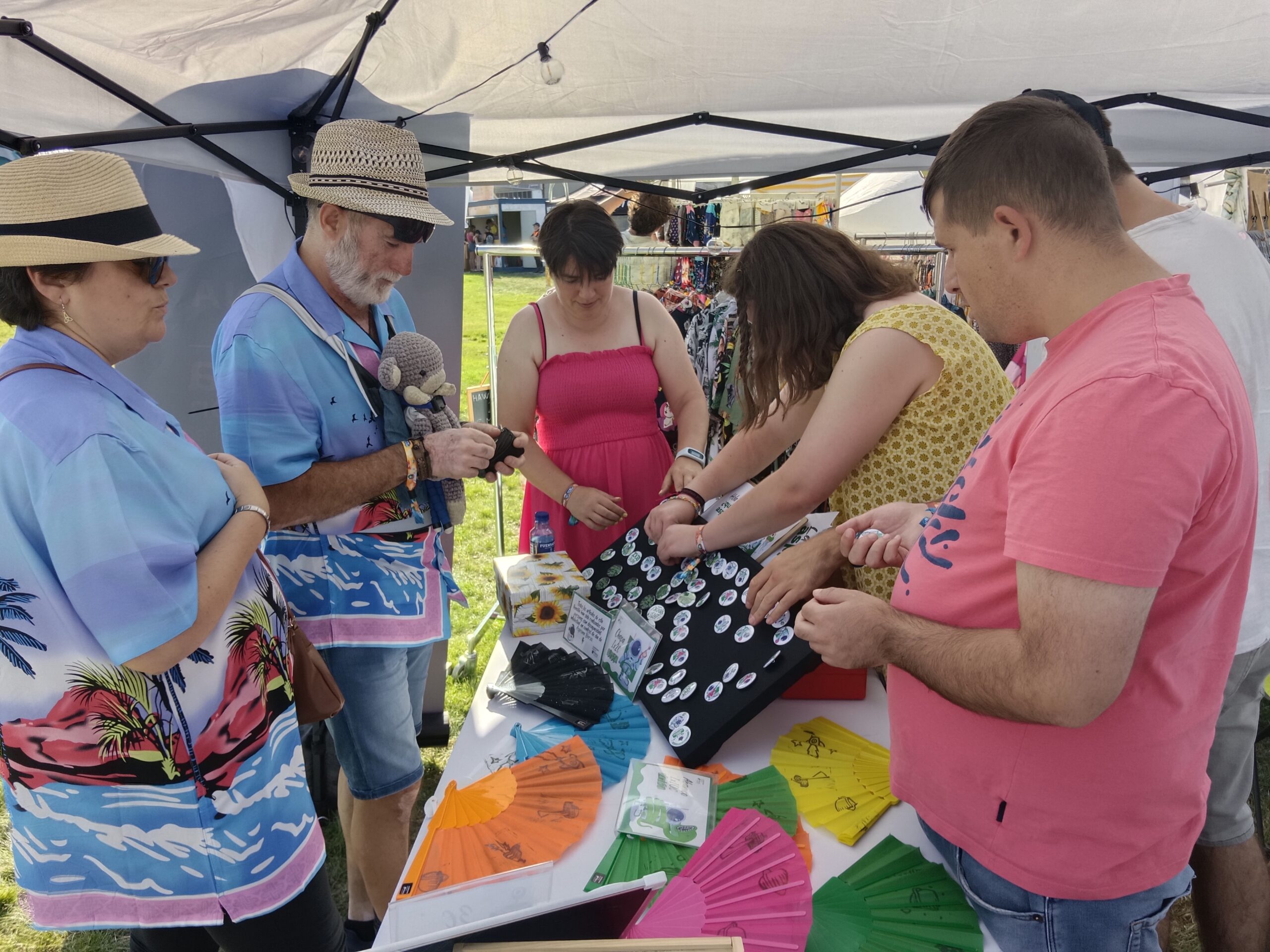 Turistas interestelares visitan nuestra tiendita Aspronauta